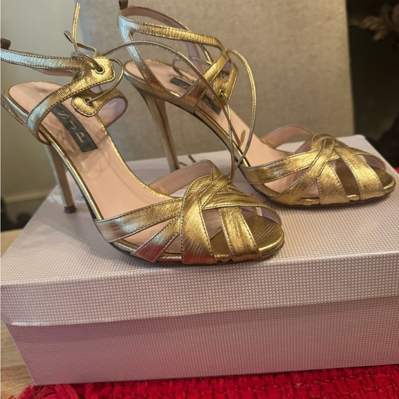 Beautuful gold SJP heels - Picture 1 of 7